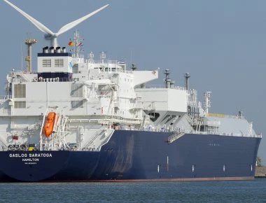 Λεπτό προς λεπτό η επιχείρηση αποκόλλησης του δεξαμενόπλοιου στο Ηράκλειο (βίντεο)